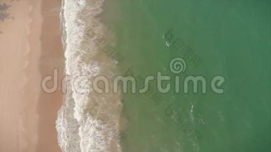 空中拍摄的无人机从海洋、海浪、美丽的海浪中一个接一个的定格